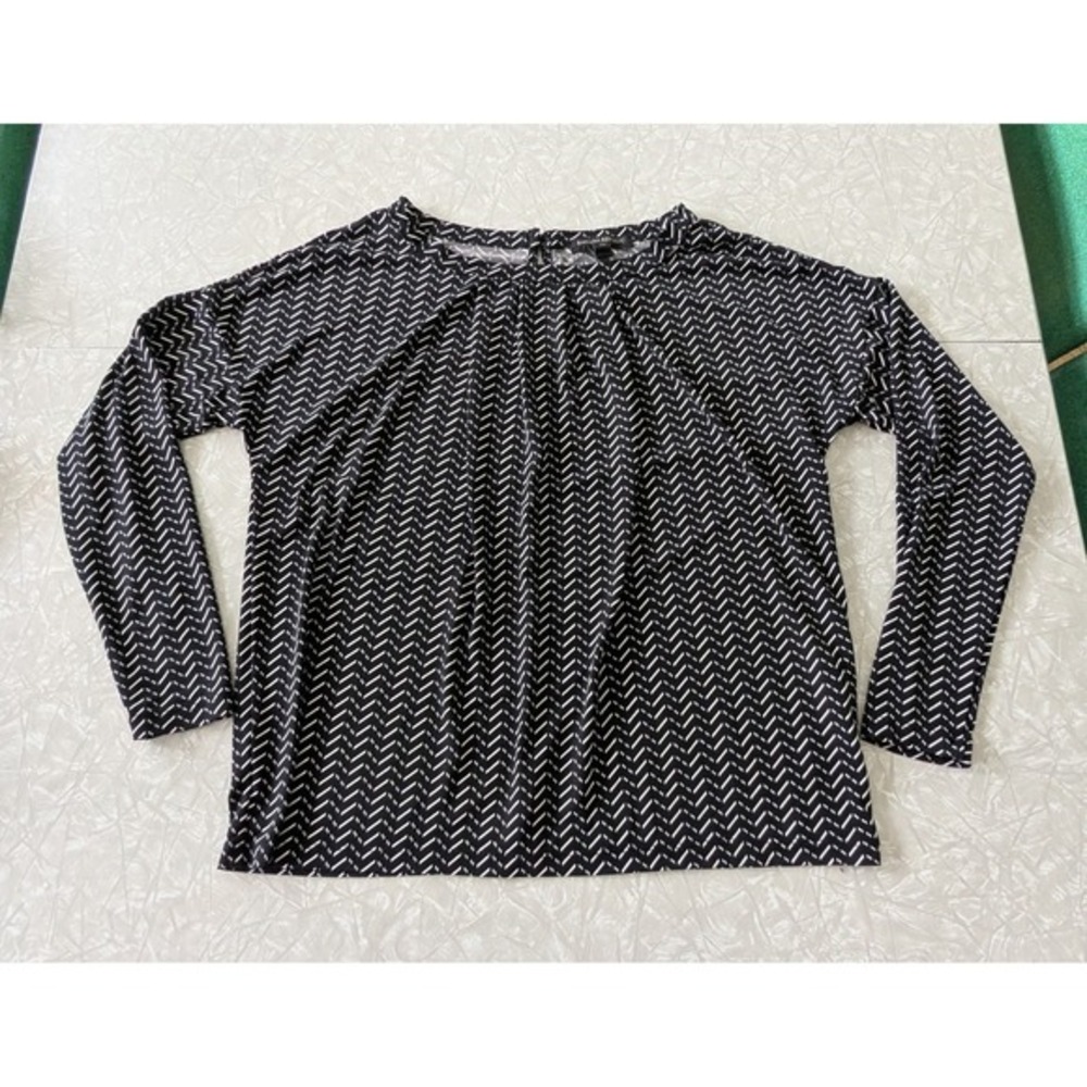 Banana Republic Women's XS Black and White Chevron Blouse
